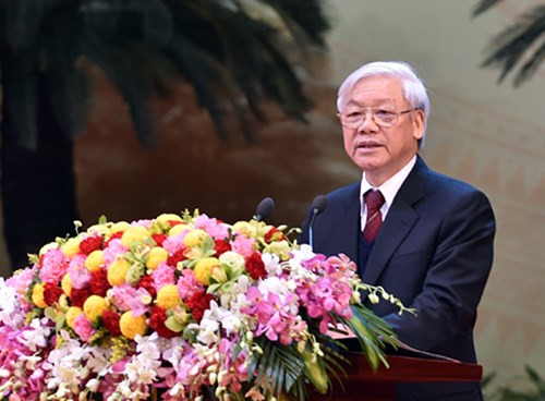 Tổng Bí thư Nguyễn Phú Trọng: “Cán bộ, đảng viên phải trong sạch, gương mẫu thì dân mới tin”. Tại hội nghị lần thứ 4 Ban Chấp hành Trung ương Đảng khóa XII họp tại Hà Nội, Tổng Bí thư Nguyễn Phú Trọng nhấn mạnh đến việc cần thảo luận, ra Nghị quyết về "Tăng cường xây dựng, chỉnh đốn Đảng; ngăn chặn, đẩy lùi sự suy thoái về tư tưởng chính trị, đạo đức, lối sống, những biểu hiện "tự diễn biến", "tự chuyển hoá" trong nội bộ". Đây là vấn đề hệ trọng, vừa cơ bản, vừa cấp bách. Ảnh: Tiền Phong.