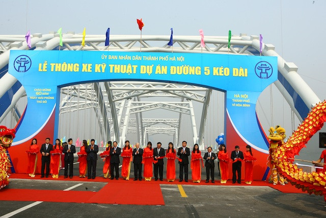 4. Dự án đường 5 kéo dài chậm 6 năm, đội vốn hơn 3.000 tỷ đồng Ngày 22/6/2016, TTCP ban hành bản thông báo kết luận thanh tra dự án đường 5 kéo dài đoạn cầu Chui - cầu Đông Trù - Phương Trạch - Bắc Thăng Long (Hà Nội). Theo đó, thanh tra phát hiện sai phạm về tài chính lên đến 658 tỷ đồng. Ảnh Báo Tin tức.