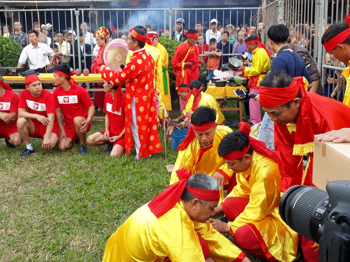 Thi kéo lửa – nấu cơm là nét văn hóa độc đáo không thể thiếu trong hội xuân chùa Keo.