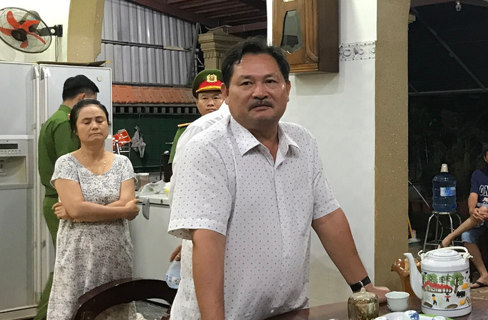 Sáng 2/12, Công an tỉnh Bà Rịa – Vũng Tàu chính thức thông tin về việc khởi tố bị can, bắt tạm giam và khám xét nơi ở của Lê Thái Thiện (tức Thiện "Soi", 55 tuổi, trú tại xã Tân Hải, thị xã Phú Mỹ). Theo đó, đại gia Thiện “Soi” bị Công an TX Phú Mỹ khởi tố bị can, bắt tạm giam để điều tra về hành vi cho vay nặng lãi trong giao dịch dân sự.