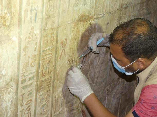 Theo nhóm nghiên cứu, đền Edfu từng lấp lánh trong ánh vàng. Các cột, cổng và tháp nhọn của ngôi đền được dát vàng lá trong giai đoạn từ năm 3.000 trước Công nguyên cho đến năm 323 trước Công nguyên.