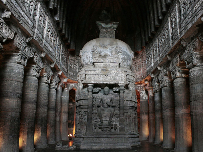Thần Shiva trong đạo Hindu là vị thần tối cao, linh thiêng trong tôn giáo Ấn Độ. Vị thần này tượng trưng cho sự tái tạo và hủy diệt.