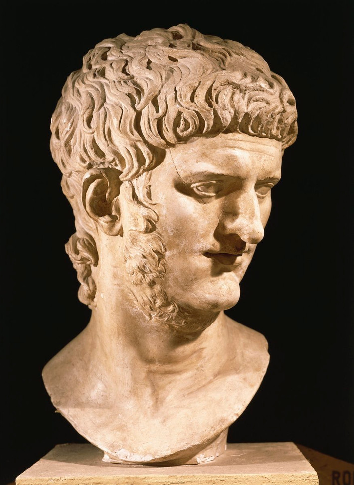 Nero Claudius Caesar Augustus Germanicus còn được gọi là Nero Claudius Caesar Germanicus là hoàng đế thứ 5 và cũng là cuối cùng của triều đại Julius-Claudius. Bạo chúa La Mã Nero được hoàng đế Claudius nhận làm con nuôi.