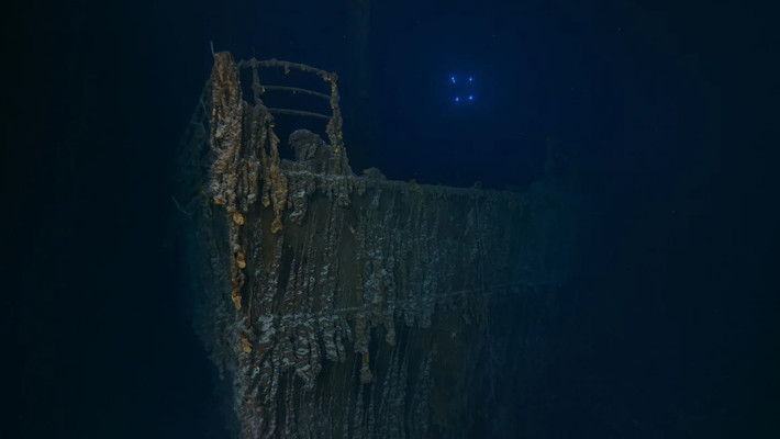 Trong chuyến thám hiểm mới nhất của RMS Titanic Inc - công ty Mỹ có quyền trục vớt xác tàu, một phần thanh vịn trước đây còn nguyên vẹn quanh phía trước sàn trên của tàu Titanic đã rơi ra. Bộ phận dài 4,6m này hiện nằm ở đáy biển, ngay bên dưới xác tàu.