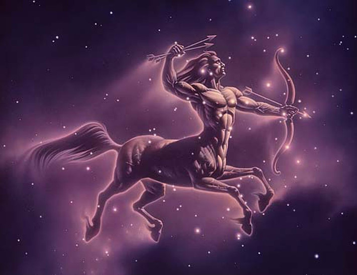 Nhân Mã (22/11 – 21/12): Tình cảm: Bạn luôn tỏ ra mình quan trọng với mọi người nhưng thực ra không có điều gì khiến họ nghĩ khác về bạn cả. Sự nghiệp: Chòm sao này rất dễ bị mất đi sự lanh lẹ vì gần đây bạn cũng gặp rất nhiều sự cố trong công việc đấy.