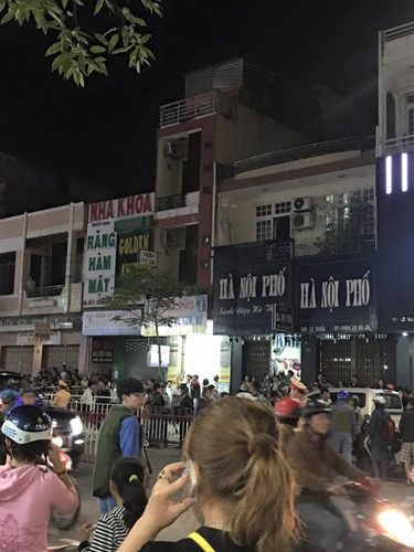 Tại số nhà 367, Bảo và Hoàng đuổi đánh anh Nguyễn Việt Anh, nhưng do Việt Anh chạy vào trong nhà nên không đánh được. (ảnh: internet)
