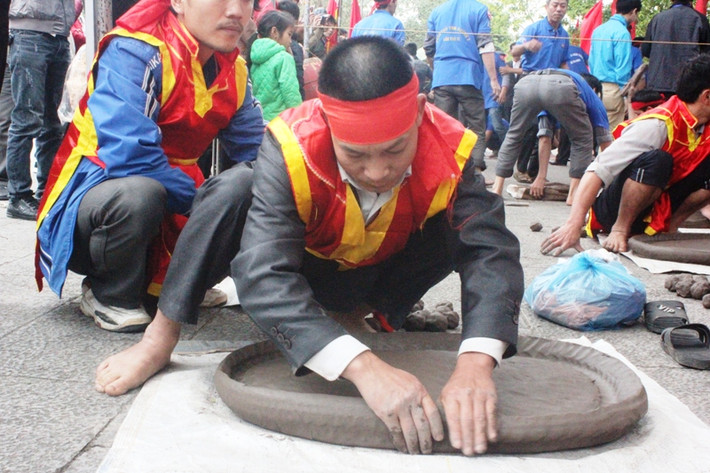 Pháo đất là trò chơi dân gian có lịch sử lâu đời, mang nhiều ý nghĩa sâu sắc, thể hiện tinh thần thượng võ của một dân tộc với hàng ngàn năm lịch sử. Thông qua đó, trai tráng rèn luyện sức khỏe và ý chí hoặc để kỷ niệm lịch sử hào hùng của dân tộc...