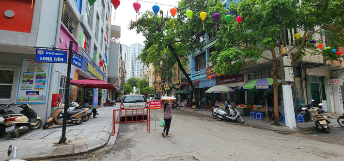 Được biết, để đảm bảo tiến độ cho ngày khai trương, UBND TP Hạ Long đang tập trung chỉ đạo các cơ quan, đơn vị, địa phương liên quan và đơn vị thi công khắc phục tình hình thời tiết xấu, tranh thủ những lúc khô ráo để huy động tối đa lực lượng, phương tiện đẩy nhanh tiến độ thi công hoàn thiện hạ tầng (cổng chào, điện trang trí, giao thông đấu nối…).