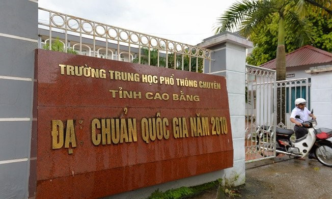 Cao Bằng: UBND tỉnh Cao Bằng có công văn cho phép học sinh trường THPT thành phố Cao Bằng, THPT chuyên tỉnh Cao Bằng, THPT Bế Văn Đàn và Trung tâm Giáo dục thường xuyên của tỉnh tạm dừng đến trường từ ngày 26/11.