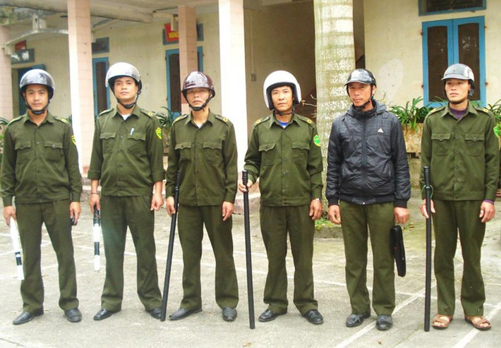 Điều 44 về trách nhiệm của Công an xã, phường, thị trấn, đồn công an nêu rõ: Công an xã, phường, thị trấn, đồn công an có trách nhiệm tiếp nhận tố giác, tin báo về tội phạm, lập biên bản tiếp nhận, tiến hành kiểm tra, xác minh sơ bộ và chuyển ngay tố giác, tin báo về tội phạm kèm theo tài liệu, đồ vật có liên quan cho cơ quan điều tra có thẩm quyền.