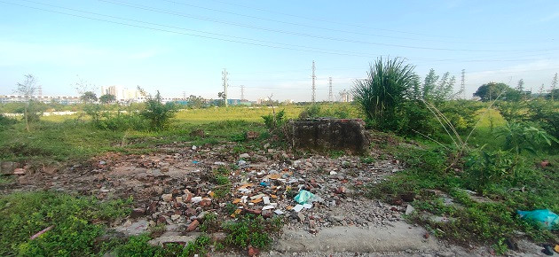 Tuy nhiên, đến nay đã gần 20 năm trôi qua, Khu đô thị mới Thịnh Liệt vẫn chỉ là bãi đất trống hoang hóa, nhếch nhác, đìu hiu.
