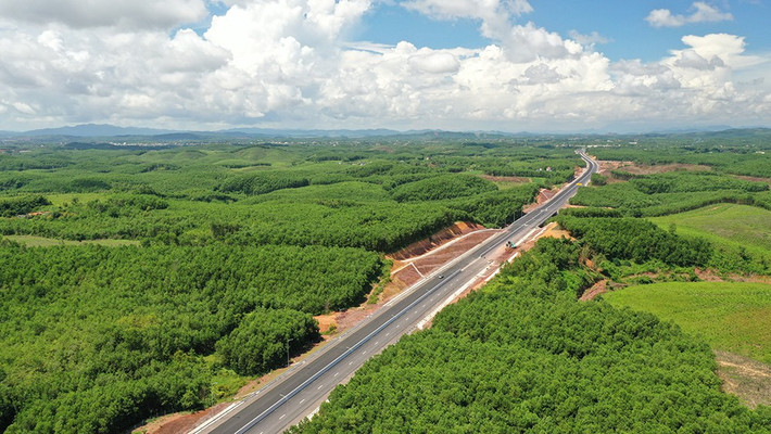Tuyến cao tốc Vân Đồn-Móng Cái dài 80 km, vận tốc thiết kế 120 km/h, có tổng vốn đầu tư khoảng 44.000 tỷ đồng, trong đó vốn đầu tư của tỉnh khoảng 15.000 tỷ đồng chiếm 35,5%, vốn các doanh nghiệp tư nhân khoảng 28.000 tỷ đồng chiếm 64,5%.
