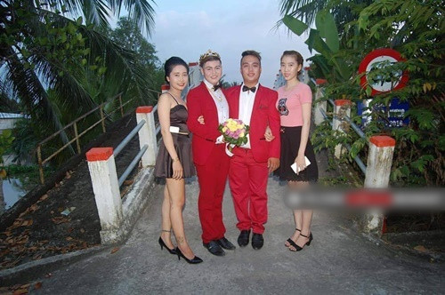 Mặc dù xuất hiện một số bình luận không hay xung quanh ngoại hình cũng như cách trang điểm của nhân vật chính nhưng đa phần vẫn gửi lời chúc phúc tới cặp đôi này.