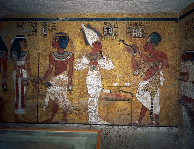 Người ta cho rằng, trong quá trình đi săn, Tutankhamun bị một con hà mã khổng lồ tấn công và gây ra vết thương chí mạng. Sau vài ngày nằm trên giường bệnh, ông hoàng này băng hà.