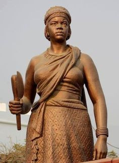 Khi 75 tuổi, Nữ hoàng Nzinga quyết định giải tán hậu cung. Tuy nhiên, bà hoàng này giữ lại bên mình một sủng nam trẻ tuổi nhất để bầu bạn.