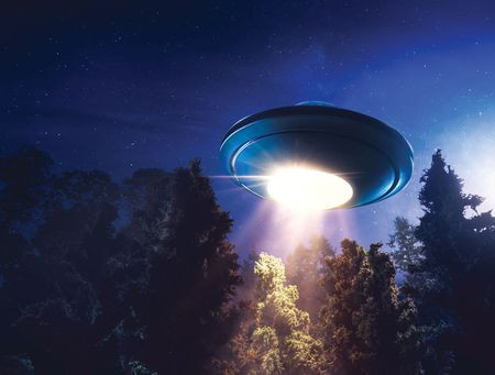 Không chỉ gia đình ông Sherman, nhiều người dân ở quanh trang trại Skinwalker cũng nhìn thấy những ánh sáng lạ hay vật thể lạ xuất hiện trên bầu trời đêm.