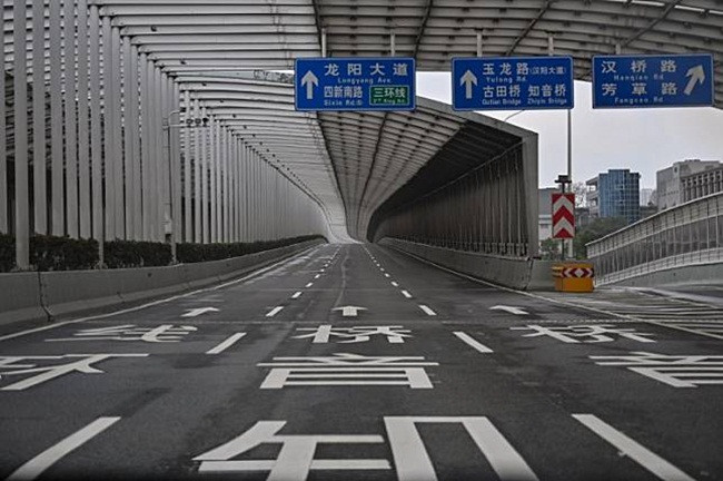 Từ lâu đây là một cơ sở công nghiệp và sản xuất quan trọng ở Trung Quốc. Trong những năm gần đây, Vũ Hán đã thu hút các công ty công nghệ cao, ví dụ như Foxconn - đối tác sản xuất chính của Apple, có một nhà máy đặt ở đây.