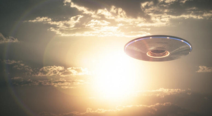 UFO cũng thu hút sự chú ý của Thủ tướng Anh Winston Churchill khi ấy. Ông từng gửi một bản ghi nhớ cho Bộ trưởng không quân vào năm 1952 và hỏi: "Tất cả những thứ này là gì? Nó có nghĩa là gì? Sự thật là gì?".