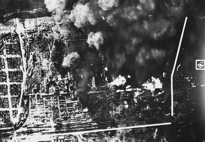 Lãnh tụ Liên Xô I. V. Stalin khi ấy chủ trương bảo vệ Stalingrad bằng mọi giá. Vì vậy, mọi nguồn lực ở Liên Xô được huy động trong cuộc chiến cam go chống lại đội quân xâm lược của Hitler.