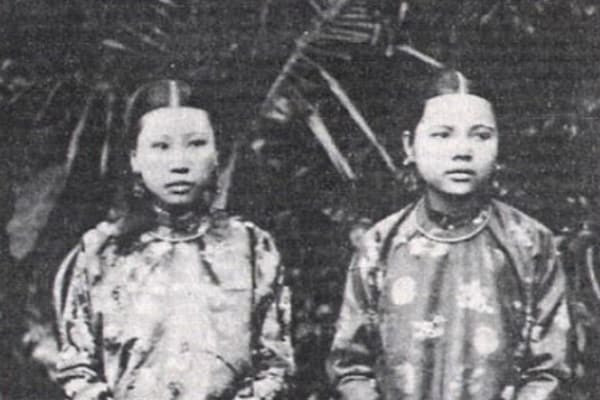 Theo sách "Minh Mạng chính yếu", mùa xuân năm Minh Mạng thứ 6 (1826), vì hạn hán liên tục, vua ra lệnh cho phóng thích 100 cung nữ ra khỏi thành để cầu mưa, giải trừ thiên tai.