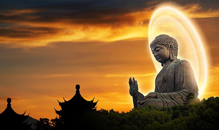 Trong Từ điển Phật học Huệ Quang có ghi nhục kế là thịt xương (có sách nói búi thịt) trên đỉnh đầu của Phật nổi cao lên như búi tóc. Một số kinh sách như kinh Brahmayu, kinh Tướng ghi nhận tướng tốt nhục kế nhô lên trên đỉnh đầu của Phật, biểu thị trí tuệ. Đặc điểm này có được nhờ công đức tu hành trong vô lượng tiền kiếp của Ngài. Tiếp đến, tóc xoăn thành vòng theo chiều bên phải là biểu hiện của sự thông minh.