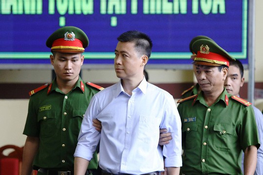 Như vậy, ngoài số tiền gửi tại ngân hàng ở Singapore và thửa đất tại TP Đà Nẵng, cựu Chủ tịch VTC Online còn phải thi hành khoảng 9 tỷ đồng. Trao đổi với luật sư, cơ quan thi hành án được biết gia đình Nam đang tích cực khắc phục nốt.