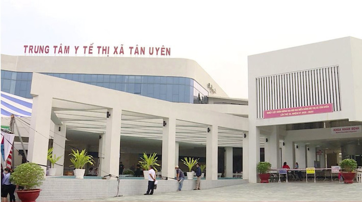 Cán bộ y tế câu kết trục lợi từ tiêm vắc xin COVID-19: Ngày 6/9, Công an thị xã Tân Uyên, Bình Dương đã khởi tố Lê Văn Thắng (24 tuổi, người trông xe) và Nguyễn Thái Hiệp (31 tuổi) – bác sĩ khoa Kiểm soát dịch bệnh của Trung tâm Y tế TX.Tân Uyên. Cả hai đối tượng đã cấu kết với nhau để tiêm vắc xin ngừa COVID-19 cho những người không thuộc đối tượng được tiêm nhằm trục lợi số tiền hàng chục triệu đồng.