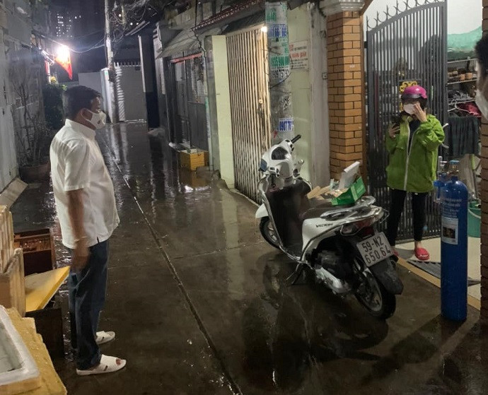 Công việc hàng ngày của ông kể cả ngày lễ, thứ Bảy và Chủ nhật là thường ban ngày lái xe cứu thương chở từ 1 đến 3 chuyến lương thực, thực phẩm cho các xóm trọ nghèo ở thành phố Hồ Chí Minh và các tỉnh. Buổi tối, chở và vác bình oxy đến tận nhà cho những bà con nhiễm COVID-19 đang bị khó thở, chở các ca nhiễm COVID-19 đã qua đời, các cụ già đi cấp cứu, các ca nhiễm COVID-19 đã khỏi bệnh được bệnh viện dã chiến cho về nhà, và chở hòm áo quan miễn phí...