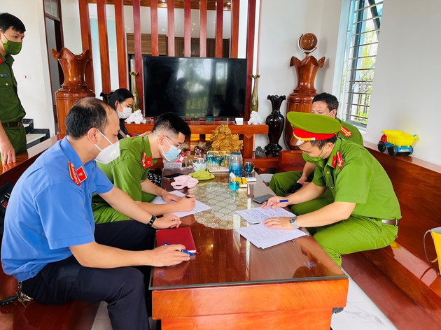 Ngay sau khi vụ án xảy ra, Giám đốc và Thủ trưởng Cơ quan CSĐT Công an tỉnh Thanh Hóa đã chỉ đạo Phòng Cảnh sát Hình sự và Công an huyện Nga Sơn phải nhanh chóng điều tra, làm rõ các đối tượng gây án. Sau thời gian 7 ngày tích cực điều tra, truy xét, Phòng Cảnh sát hình sự Công an tỉnh Thanh Hóa đã phối hợp với Công an các huyện Nga Sơn, Hà Trung tập trung xác minh, làm rõ và bắt giữ các đối tượng gây án nói trên.
