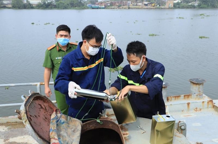 Các đối tượng đã thành lập nhiều công ty vận chuyển, công ty mua bán xăng dầu để làm bình phong; thuê các kho chứa dọc theo các tuyến đường sông và đầu tư xây dựng cơ sở vật chất hiện đại, có giá trị lên đến hàng nghìn tỉ đồng để hoạt động buôn lậu xăng, dầu.
