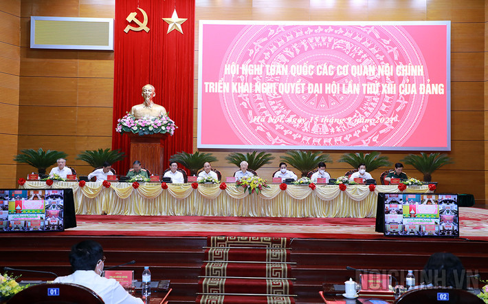 Tại Hội nghị toàn quốc các cơ quan nội chính triển khai Nghị quyết Đại hội lần thứ XIII của Đảng vừa diễn ra, Thiếu tướng Vũ Hồng Văn, Giám đốc Công an tỉnh Đồng Nai đã báo cáo kết quả đấu tranh giai đoạn 1 Chuyên án về đường dây buôn lậu xăng giả do Công an tỉnh này chủ trì đấu tranh và được Ban Chỉ đạo Trung ương về phòng, chống tham nhũng đưa vào diện theo dõi, chỉ đạo.