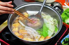 Mùi vị chua chua, thơm lừng của lẩu bò nhúng dấm sẽ cho gia đình bạn một món lẩu ngon.