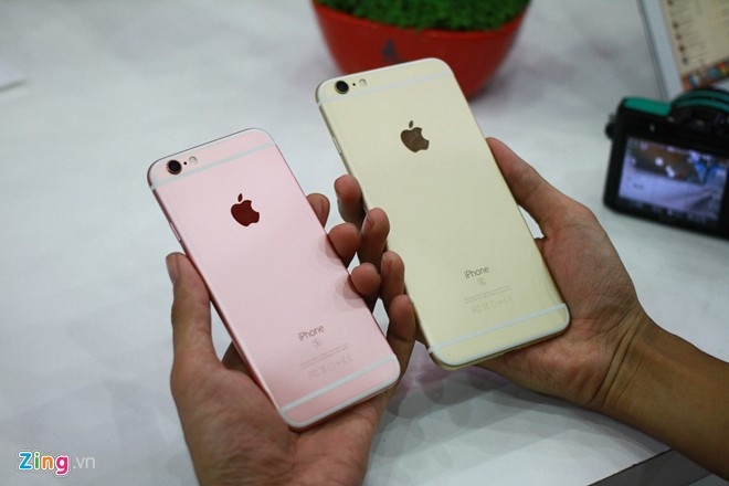 iPhone 6S đọ dáng với model màn hình lớn 6S Plus tại Việt Nam.