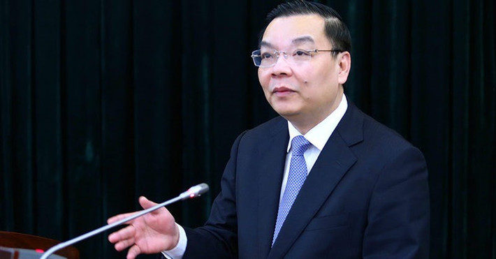 Bên cạnh đó, bị can Chu Ngọc Anh còn trực tiếp ký quyết định khen thưởng, ký tờ trình đề nghị Thủ tướng Chính phủ khen Công ty Việt Á và chỉ đạo thứ trưởng Trần Văn Tùng ký công văn gửi UBND TP HCM đề nghị giúp công ty được tặng Huân chương Lao động hạng ba không đúng đối tượng, không đúng công trạng, thành tích. Ông Chu Ngọc Anh còn có yếu tố vụ lợi nhận 200.000 USD (tương đương hơn 4,6 tỷ đồng) do Phan Quốc Việt đưa.