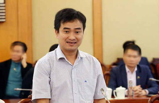 Ngày 14/2/2020, Nguyễn Huỳnh gọi điện cho Trịnh nói có văn bản số 465 của Bộ Y tế thông báo kết luận cuộc họp giao ban lãnh đạo bộ, trong đó có nội dung "phân công ông Nguyễn Trường Sơn chỉ đạo các cơ sở y tế trên cả nước liên hệ Công ty TNHH MTV Sinh hóa Phù Sa để mua sinh phẩm xét nghiệm...". Tối cùng ngày, Huỳnh và Việt gặp Trịnh tại nhà Trịnh ở phố Vạn Phúc, quận Ba Đình, Hà Nội. Việt đưa cho Trịnh xem ảnh chụp nội dung văn bản số 465 và nhờ Trịnh xử lý giúp để Bộ Y tế ban hành văn bản khác, nếu để nội dung này sẽ ảnh hưởng đến cơ hội bán test xét nghiệm do Công ty Việt Á chuẩn bị sản xuất sau này, ảnh hưởng đến lợi ích của Công ty Việt Á, Trịnh đồng ý.