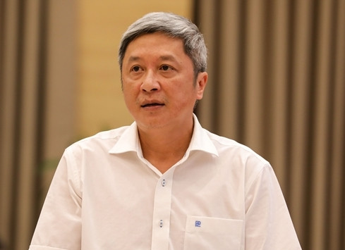 Cựu Thứ trưởng Bộ Y tế Nguyễn Trường Sơn: Theo kết luận điều tra, ông Nguyễn Trường Sơn biết kit xét nghiệm là sản phẩm thuộc đề tài nghiên cứu do Bộ KHCN giao cho Học viện Quân y chủ trì, là tài sản thuộc sở hữu nhà nước. Nhưng do có sự tham mưu của cấp dưới nên ông Sơn đã ký quyết định cấp số đăng ký lưu hành tạm thời kit xét nghiệm cho Công ty Việt Á. Hành vi của ông Nguyễn Trường Sơn có dấu hiệu của tội “Lợi dụng chức vụ, quyền hạn trong khi thi hành công vụ”.