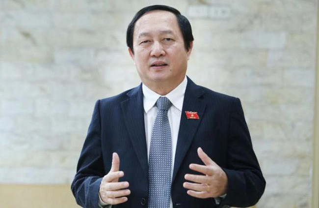 Bộ trưởng KH&CN Huỳnh Thành Đạt: Kết luận điều tra nêu, ông Đạt khai khi tiếp nhận chức vụ Bộ trưởng thì Bộ Y tế đã cấp số đăng ký lưu hành tạm thời test xét nghiệm cho Công ty Việt Á. Bản thân ông Đạt không được đơn vị, cá nhân nào báo cáo về việc quản lý, xử lý kết quả đề tài nghiên cứu, chế tạo test xét nghiệm. Do đó, ông Đạt không nhận thức được trách nhiệm của Bộ KH&CN trong việc quản lý, xử lý kết quả nghiên cứu đề tài, nên không kiến nghị thu hồi số đăng ký lưu hành test xét nghiệm của Công ty Việt Á.