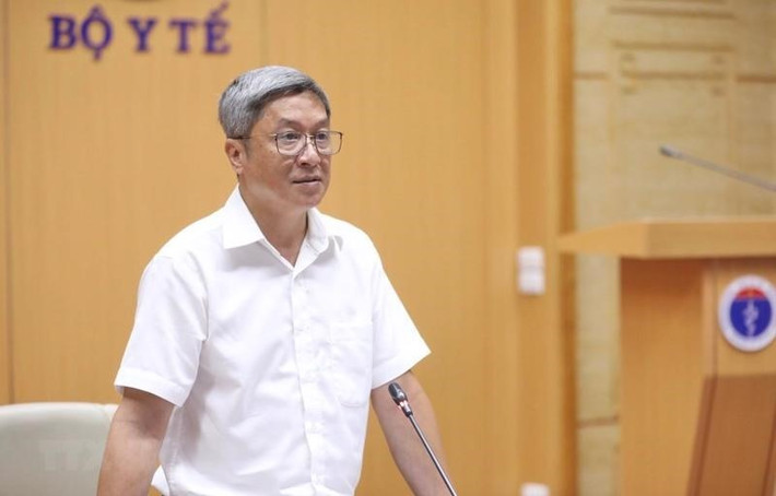C03 cho rằng, ông Sơn ký quyết định cấp số đăng ký lưu hành không phải là nhiệm vụ thường xuyên (thuộc chức năng, nhiệm vụ của ông Trương Quốc Cường nhưng ông Cường đề xuất phân công người khác nên Bộ Y tế phân công ông Sơn ký). Ông Sơn không thông đồng, thỏa thuận để làm lợi cho Công ty Việt Á; không được hưởng lợi; không có động cơ vụ lợi hoặc động cơ cá nhân khác. Do đó, vận dụng các quy định của pháp luật để miễn trách nhiệm hình sự đối với ông Sơn.