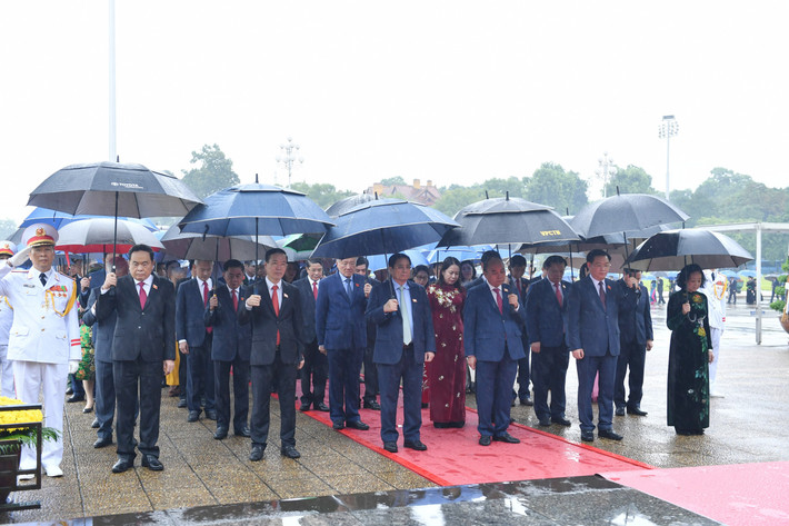 Tại kỳ họp này, Quốc hội dự kiến xem xét, thông qua 07 luật, 03 nghị quyết quy phạm pháp luật và cho ý kiến về 07 dự án luật khác; đồng thời, xem xét các báo cáo về tình hình kinh tế - xã hội, ngân sách nhà nước năm 2022...