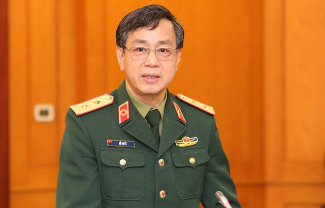 Ngoài ra, trung tướng Đỗ Quyết có biểu hiện bao che đối với hành vi có dấu hiệu tham nhũng của cán bộ cấp dưới; phát ngôn một số thông tin tại cuộc họp báo không chính xác, chưa được kiểm chứng.