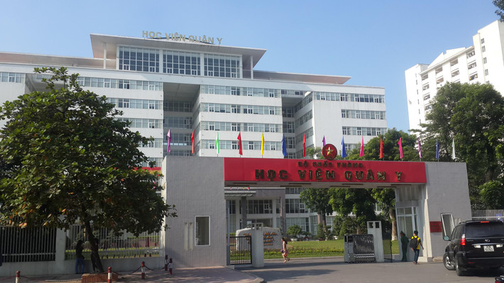 Cụ thể, thông tin mới đây Ủy ban Kiểm tra Trung ương đăng tải cho thấy, các vi phạm bắt đầu từ đề xuất đặt hàng nhiệm vụ nghiên cứu. Học viện Quân y gửi Bộ KH&CN văn bản đề xuất không đảm bảo hồ sơ theo quy định, không gửi qua Phòng Khoa học Quân sự để thẩm định; đề xuất nghiên cứu không báo cáo Bộ Quốc phòng, hợp tác với Việt Á khi không báo cáo Bộ Quốc phòng và cơ quan quản lý của Bộ Quốc phòng…