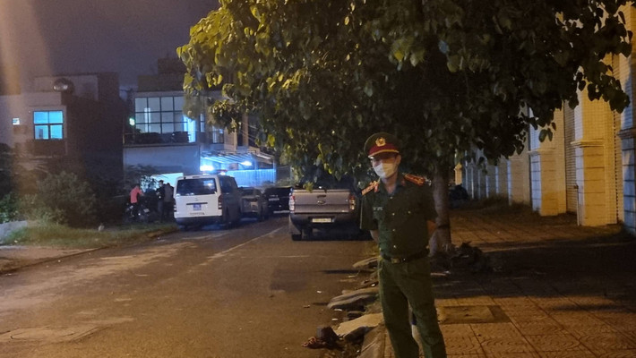 Nạn nhân được xác định là bà H., hơn 50 tuổi, trú tại Quán Trữ (Kiến An). Bà H. sống đơn thân và mới theo con gái về ở tại quán ăn này được gần 2 tháng nay.