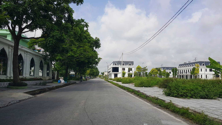 Ngày 13/2/2020, cơ quan chuyên môn huyện Tứ Kỳ và UBND thị trấn Tứ Kỳ phối hợp kiểm tra, lập biên bản vi phạm hoạt động xây dựng đối với TRABINCO. Biên bản nêu rõ hành vi vi phạm của TRABINCO là triển khai san lấp khi chưa được cấp có thẩm quyền cấp giấy phép xây dựng theo quy định. Phòng Kinh tế - Hạ tầng huyện Tứ Kỳ yêu cầu nhà đầu tư dừng ngay việc thi công các hạng mục công trình đến khi hoàn thiện các thủ tục theo quy định.