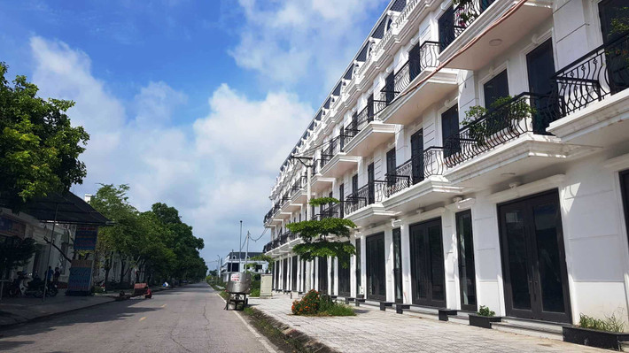 Ngày 31/5/2019, Thanh tra Sở Xây dựng Hải Dương tiến hành kiểm tra hiện trạng, lập biên bản vi phạm hành chính và ra quyết định xử phạt 40 triệu đồng đối với nhà đầu tư do tổ chức thi công xây dựng công trình không có giấy phép xây dựng, đồng thời yêu cầu nhà đầu tư dừng thi công.