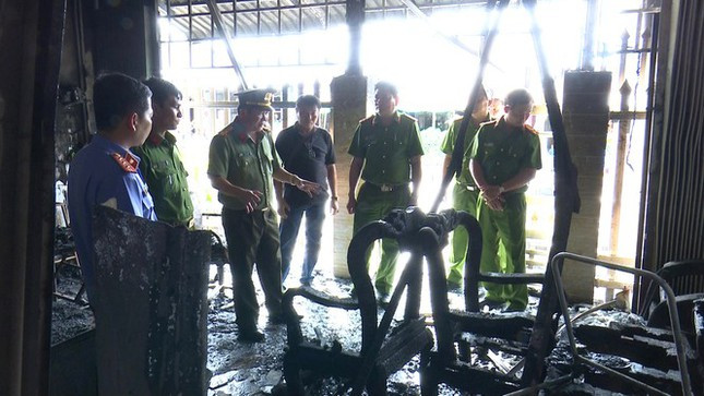 Đại tá Nơi trực tiếp chỉ đạo phá vụ giết người, bắt giang hồ: Ngày 27/6/2020, Đại tá Đinh Văn Nơi được điều động, bổ nhiệm làm Giám đốc Công an tỉnh An Giang, thay cho Thiếu tướng Bùi Bé Tư. Ngày 13/7/2020, xảy ra vụ cháy nhà tại xã Vĩnh Thạnh Trung, huyện Châu Phú làm 3 người bị bỏng nặng. Vụ việc khi ấy gây xôn xao và để lại nhiều nghi vấn. Lập tức Đại tá Nơi có mặt tại hiện trường trực tiếp chỉ đạo các đơn vị nghiệp vụ khám nghiệm hiện trường, thu thập chứng cứ. Chưa đầy 24h, với sự chỉ đạo trực tiếp của Đại tá Nơi, các đơn vị nghiệp vụ xác định đây là vụ phóng hỏa đốt nhà với mục đích giết người do Bùi Tấn Quang và Nguyễn Tất Linh, cùng ngụ tại xã Vĩnh Thạnh, huyện Lấp Vò, tỉnh Đồng Tháp, thực hiện.