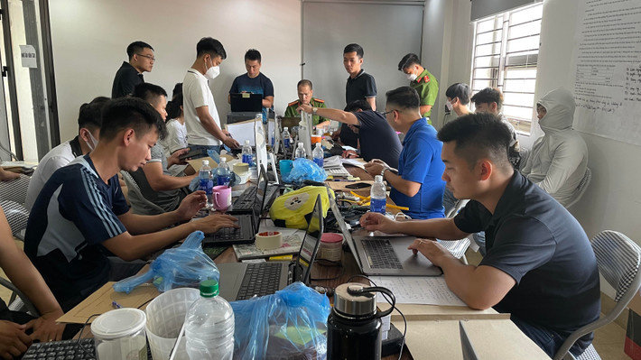 Sau đó, hồ sơ vay của khách hàng sẽ được bộ phận thẩm định kiểm tra, đánh giá, nếu đáp ứng đủ các điều kiện sẽ được duyệt khoản vay. Bộ phận trung gian thanh toán sẽ tiến hành giải ngân (chuyển số tiền vay) vào tài khoản ngân hàng của khách hàng là 59,9 % so với số tiền khách vay. Các đối tượng cho vay được hưởng lợi 40,1% được gọi là các khoản phí và lãi suất cho gói vay 7 ngày. Trong thời gian 7 ngày, khách hàng phải thanh toán khoản vay vào tài khoản do các đối tượng chỉ định.