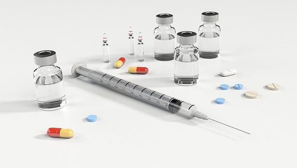 Steven B. Ridenhour, Steven đã từng bước một chân vào cõi tử khi ông còn là một thiếu niên ở Virginia. Cùng với bạn của mình, Steven đã gần như chết đuối trong một dòng sông địa phương. Những trải nghiệm trong lúc cận kề cái chết khiến Steven bị ám ảnh. Trong vài năm tiếp theo, ông thậm chí đã thử dùng ma túy để lấy lại cảm giác của mình. Tuy nhiên, rất may là cuối cùng Steven đã nhận ra sai lầm của mình và quyết định trở thành một y tá để cống hiến lại cho xã hội. (Nguồn List25)