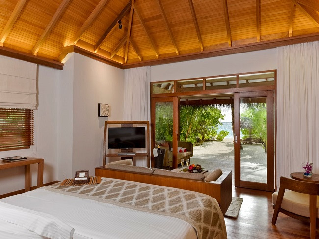 Khách cũng có thể lựa chọn các biệt thự Pool Villa rộng 134m vuông với bồn tắm rộng rãi và vòi sen ngoài trời. Những khu biệt thự này có bể bơi, ghế có mái che và ghế dài tắm nắng riêng.
