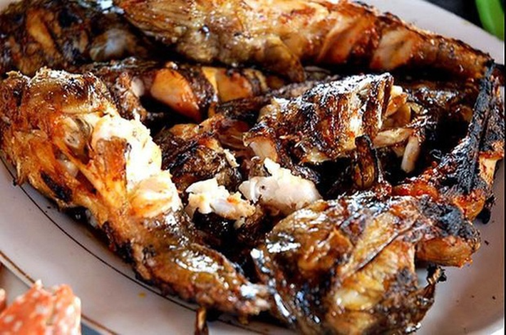 Hiện nay, giá bán cá mặt quỷ rất cao do có rất ít người dám đánh bắt loài cá này. Một con cá mặt quỷ khoảng 4 - 5kg có giá lên tới gần chục triệu đồng.