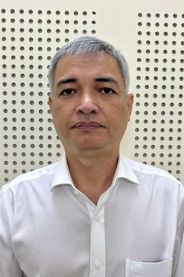 Lê Duy Minh – Giám đốc Sở Tài chính TTP HCM, nguyên Cục trưởng Cục Thuế TP HCM và Phan Kiến Anh, Giám đốc Chi nhánh Phân phối Sản phẩm Lọc dầu Nghi Sơn bị khởi tố tội nhận hối lộ.